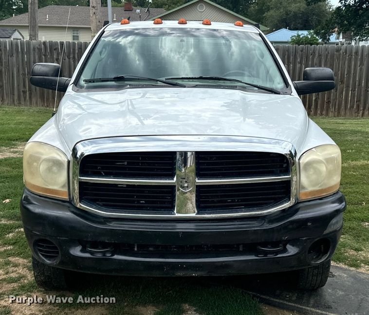 image for item DX1068 2008 Dodge Ram 3500 Quad Cab flatbed pickup truck