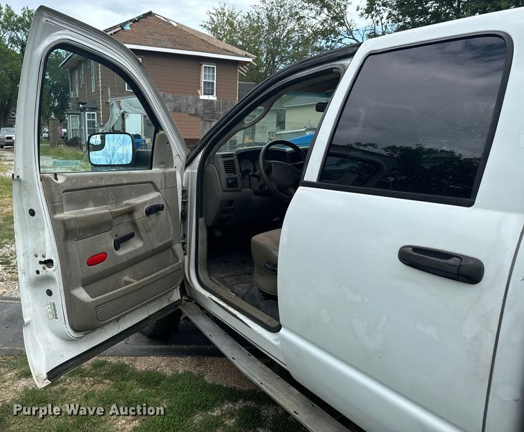 image for item DX1068 2008 Dodge Ram 3500 Quad Cab flatbed pickup truck