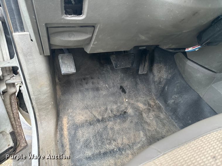 image for item DX1068 2008 Dodge Ram 3500 Quad Cab flatbed pickup truck