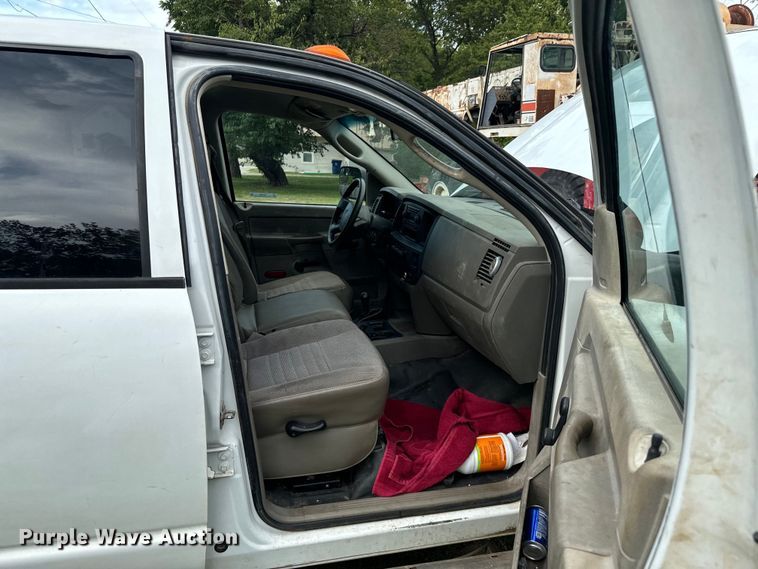 image for item DX1068 2008 Dodge Ram 3500 Quad Cab flatbed pickup truck