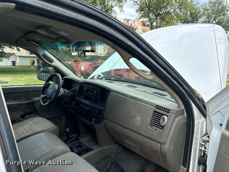 image for item DX1068 2008 Dodge Ram 3500 Quad Cab flatbed pickup truck