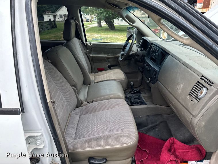 image for item DX1068 2008 Dodge Ram 3500 Quad Cab flatbed pickup truck