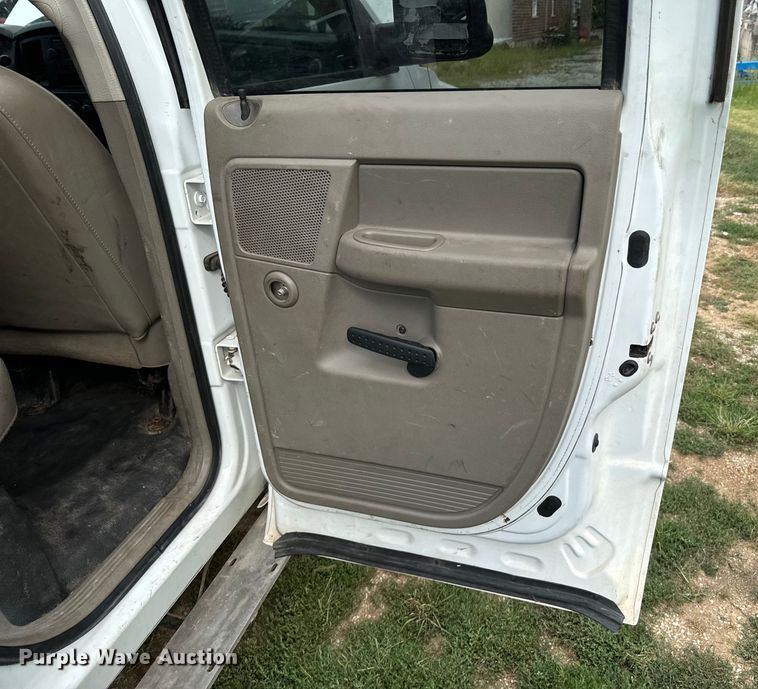 image for item DX1068 2008 Dodge Ram 3500 Quad Cab flatbed pickup truck