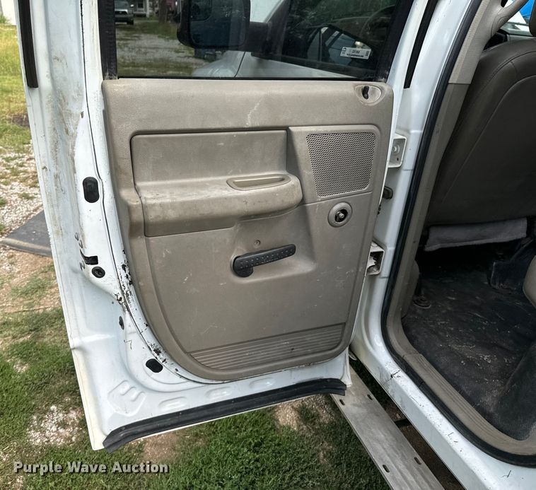 image for item DX1068 2008 Dodge Ram 3500 Quad Cab flatbed pickup truck