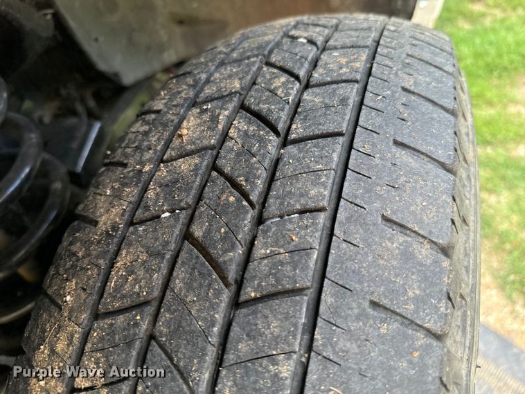 image for item DX1068 2008 Dodge Ram 3500 Quad Cab flatbed pickup truck