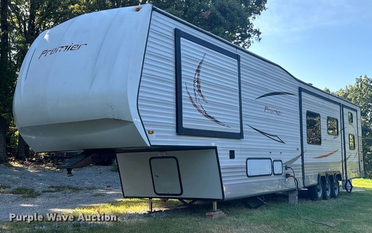 image for item DX1074 2020 Premier camper