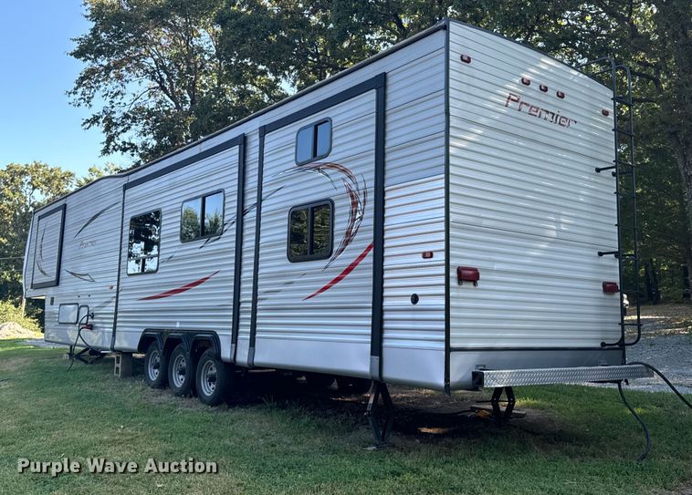 image for item DX1074 2020 Premier camper