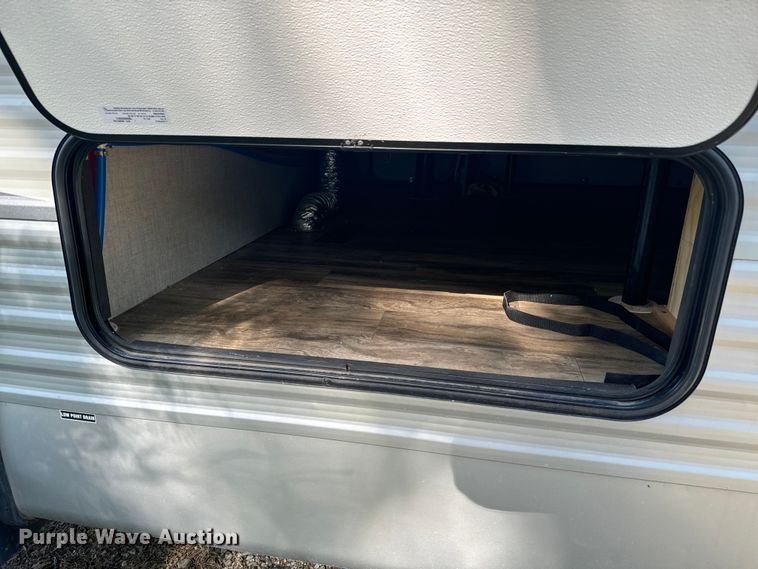 image for item DX1074 2020 Premier camper