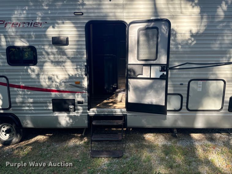 image for item DX1074 2020 Premier camper