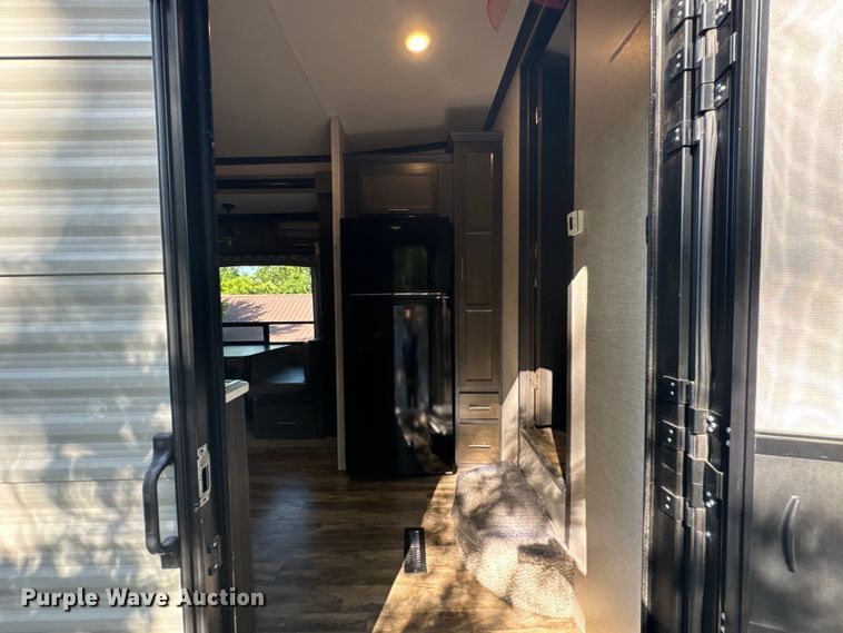 image for item DX1074 2020 Premier camper