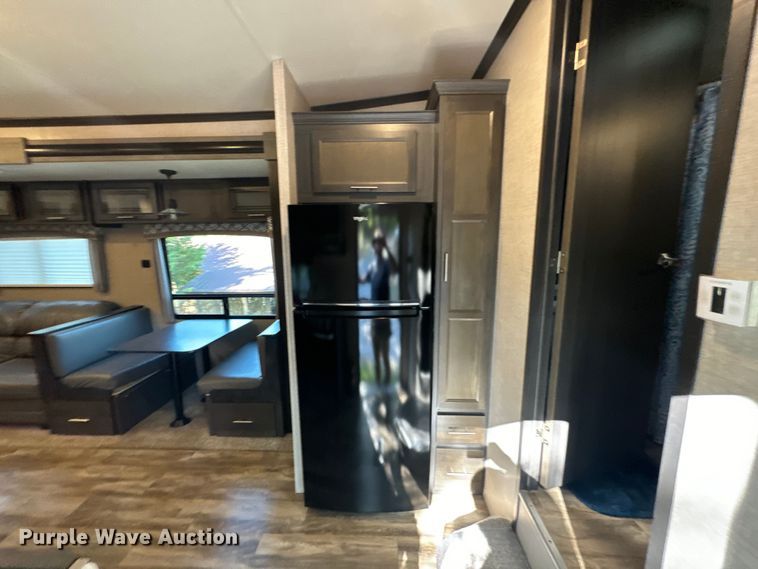 image for item DX1074 2020 Premier camper