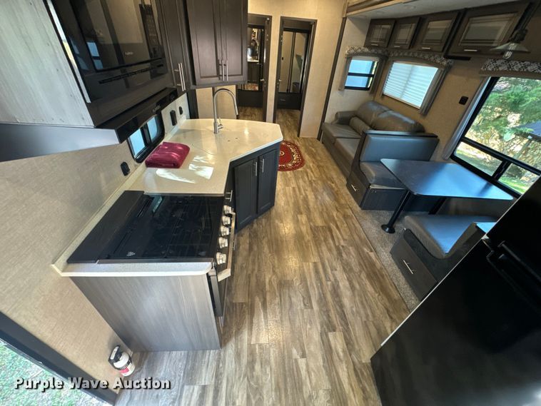 image for item DX1074 2020 Premier camper