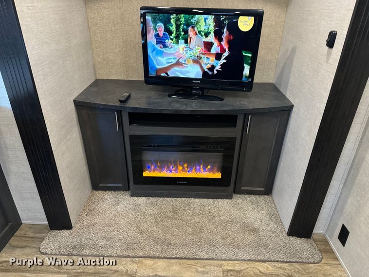 image for item DX1074 2020 Premier camper