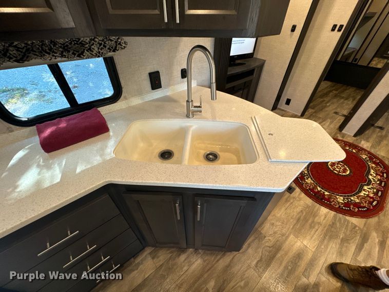 image for item DX1074 2020 Premier camper