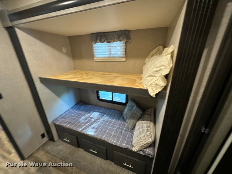 image for item DX1074 2020 Premier camper