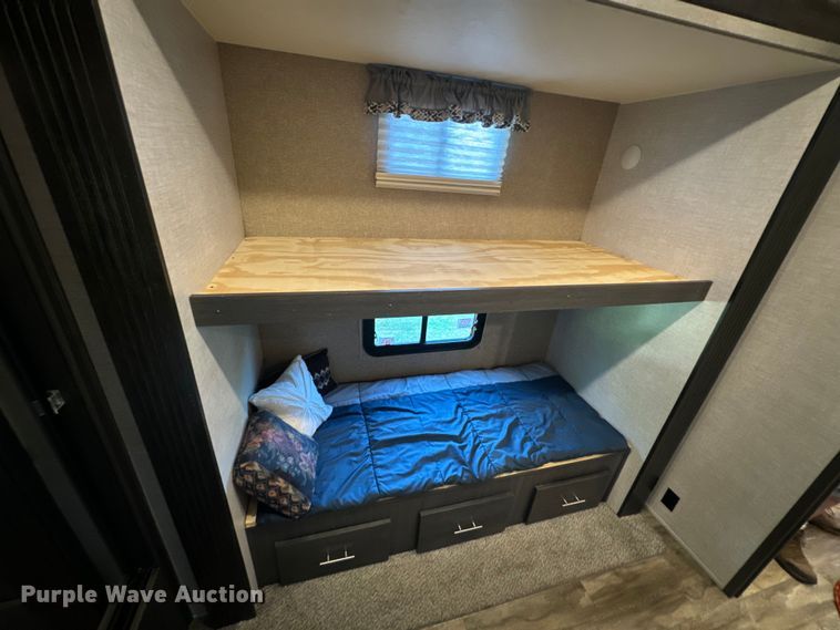 image for item DX1074 2020 Premier camper