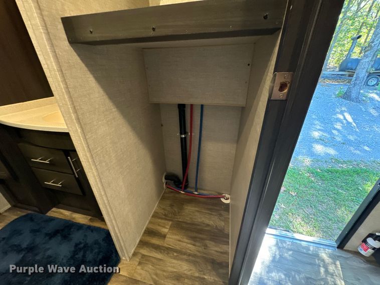 image for item DX1074 2020 Premier camper