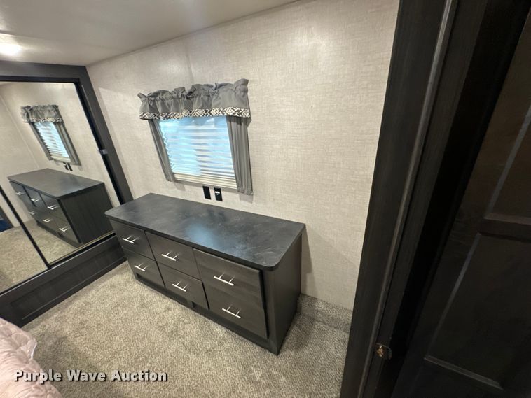 image for item DX1074 2020 Premier camper