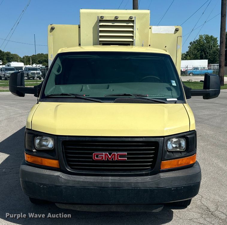 image for item DX1083 2013 GMC Savana G4500 refrigerated truck