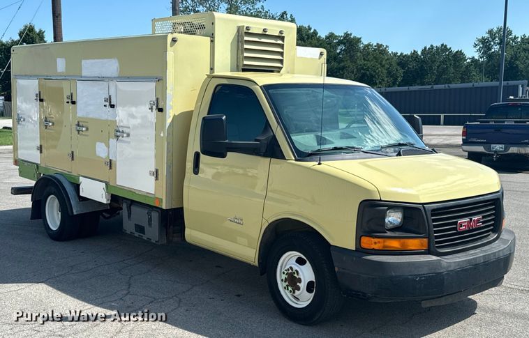 image for item DX1083 2013 GMC Savana G4500 refrigerated truck