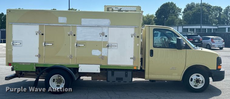 image for item DX1083 2013 GMC Savana G4500 refrigerated truck