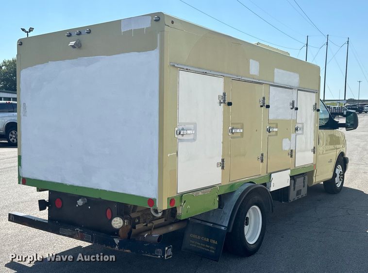 image for item DX1083 2013 GMC Savana G4500 refrigerated truck