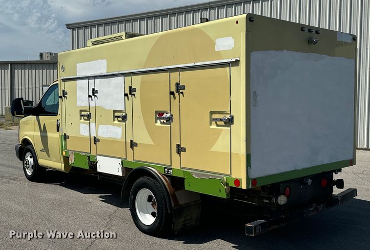 image for item DX1083 2013 GMC Savana G4500 refrigerated truck