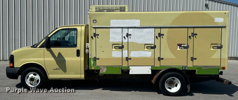 image for item DX1083 2013 GMC Savana G4500 refrigerated truck