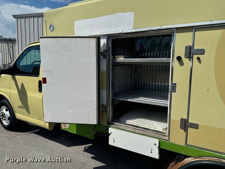 image for item DX1083 2013 GMC Savana G4500 refrigerated truck