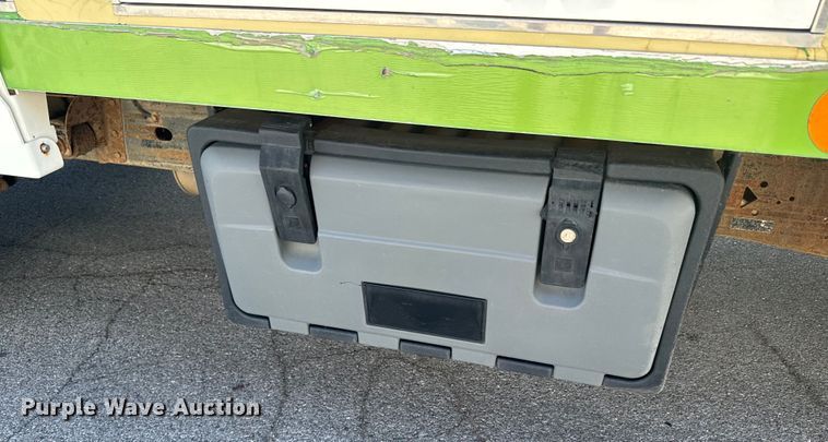 image for item DX1083 2013 GMC Savana G4500 refrigerated truck