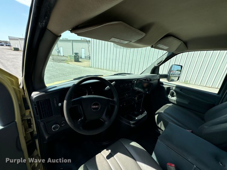 image for item DX1083 2013 GMC Savana G4500 refrigerated truck