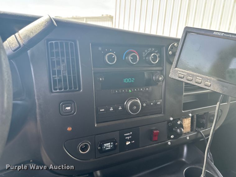 image for item DX1083 2013 GMC Savana G4500 refrigerated truck