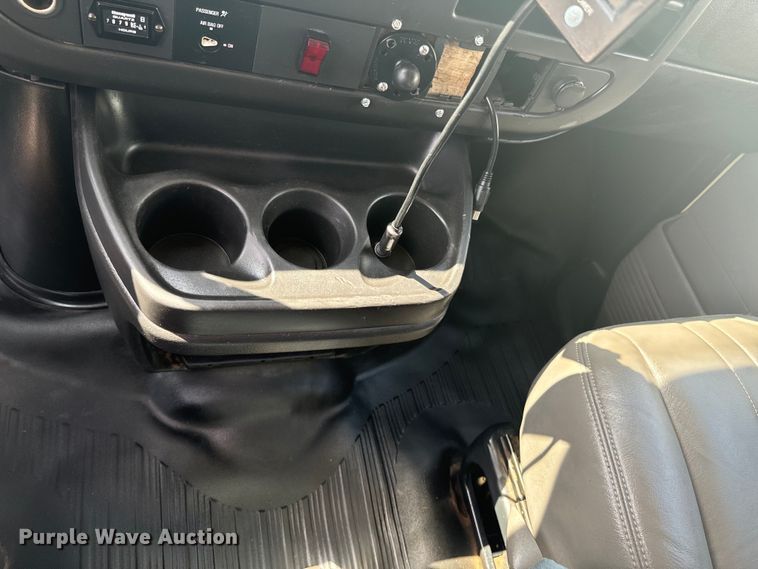 image for item DX1083 2013 GMC Savana G4500 refrigerated truck