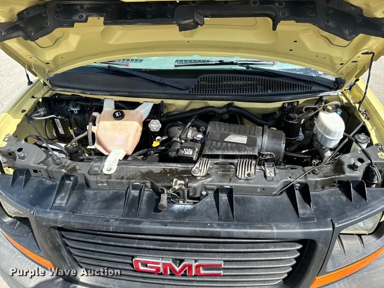 image for item DX1083 2013 GMC Savana G4500 refrigerated truck