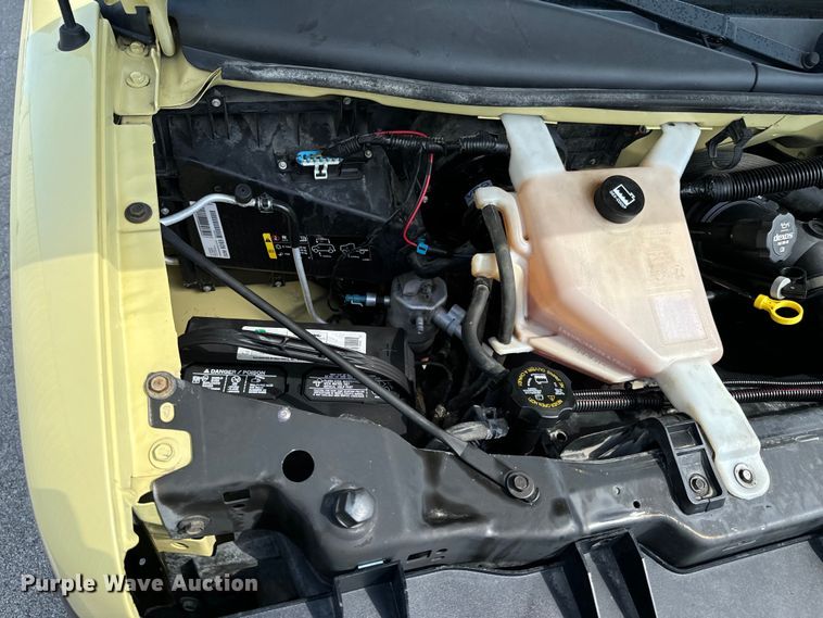 image for item DX1083 2013 GMC Savana G4500 refrigerated truck