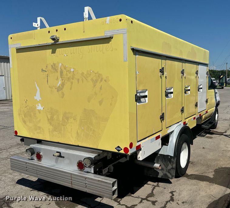 image for item DX1084 2018 Ford  Econoline E450 refrigerated truck