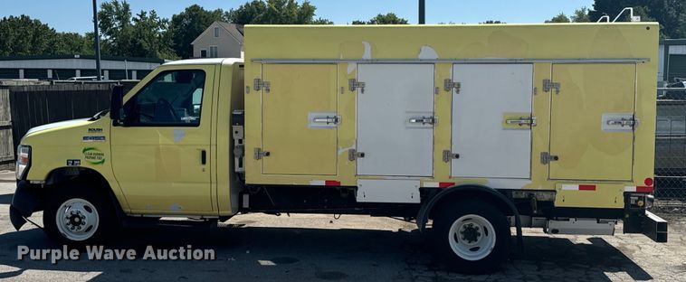 image for item DX1084 2018 Ford  Econoline E450 refrigerated truck