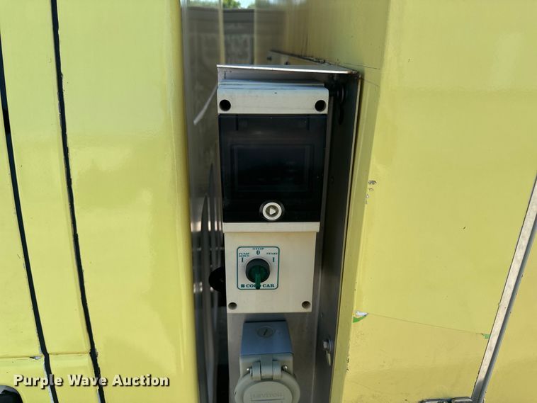 image for item DX1084 2018 Ford  Econoline E450 refrigerated truck