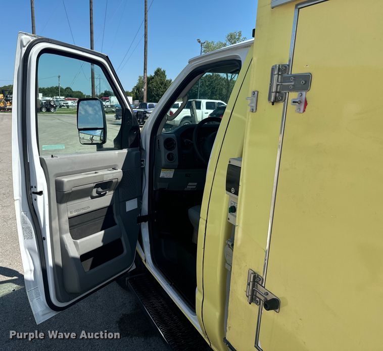 image for item DX1084 2018 Ford  Econoline E450 refrigerated truck