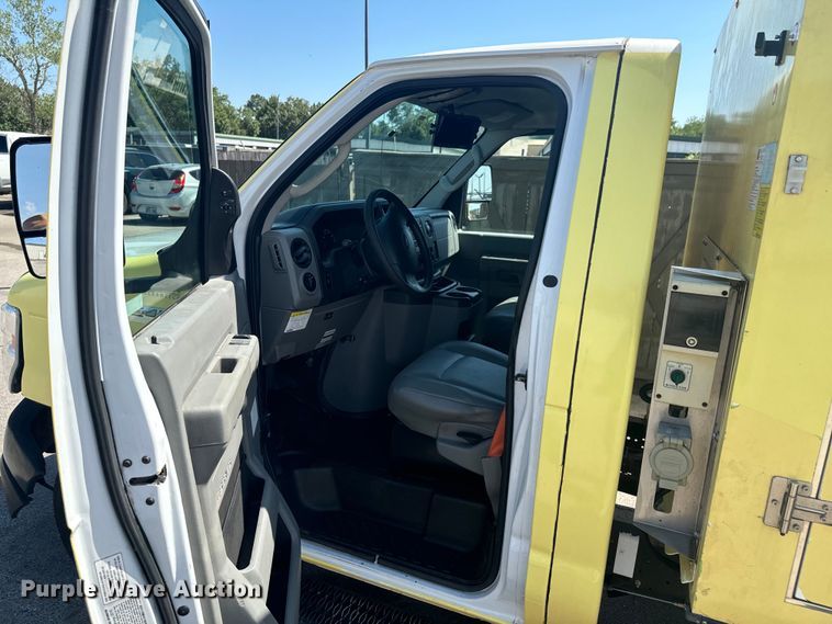 image for item DX1084 2018 Ford  Econoline E450 refrigerated truck