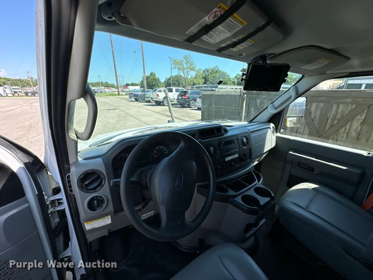 image for item DX1084 2018 Ford  Econoline E450 refrigerated truck