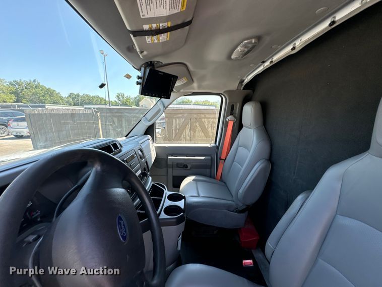 image for item DX1084 2018 Ford  Econoline E450 refrigerated truck