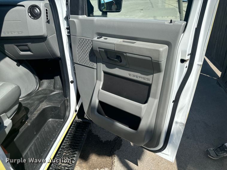 image for item DX1084 2018 Ford  Econoline E450 refrigerated truck