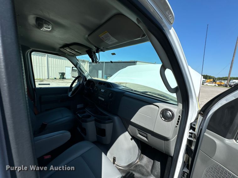 image for item DX1084 2018 Ford  Econoline E450 refrigerated truck