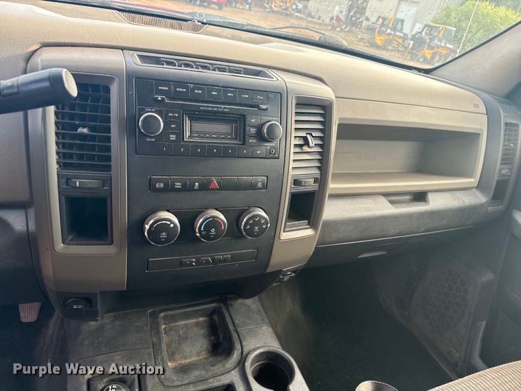 image for item DX3559 2012 Dodge Ram 2500HD Crew Cab flatbed pickup truck