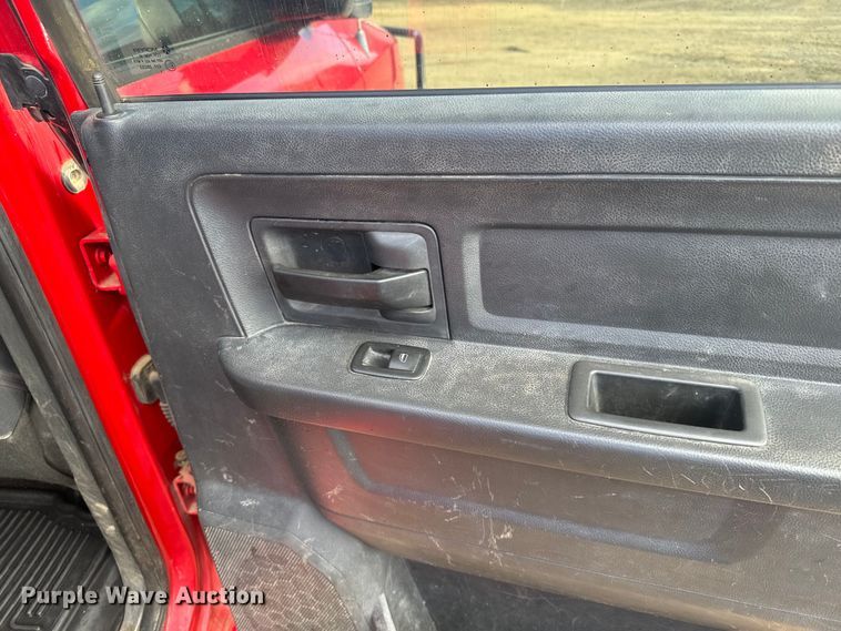 image for item DX3559 2012 Dodge Ram 2500HD Crew Cab flatbed pickup truck