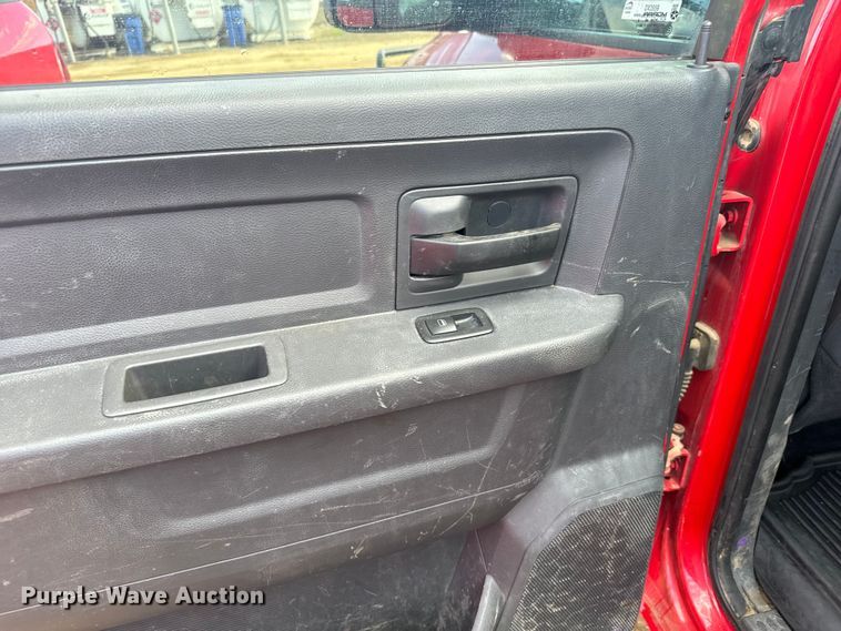 image for item DX3559 2012 Dodge Ram 2500HD Crew Cab flatbed pickup truck