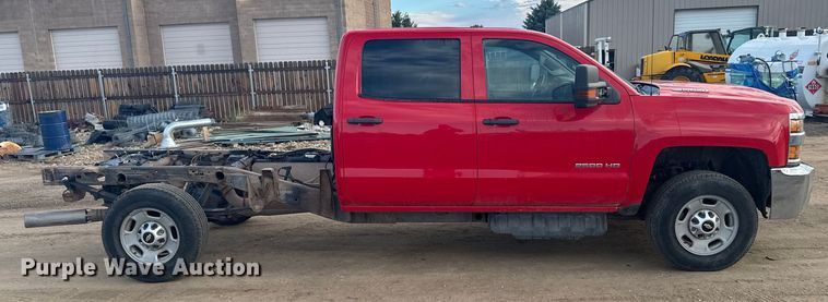 image for item DX3560 2019 Chevrolet  Silverado 2500HD Double Cab pickup truck cab and chassis