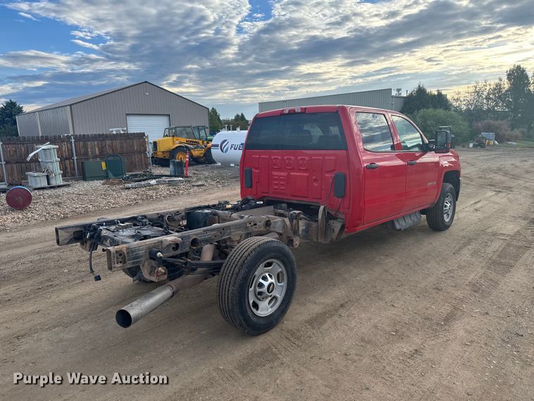 image for item DX3560 2019 Chevrolet  Silverado 2500HD Double Cab pickup truck cab and chassis