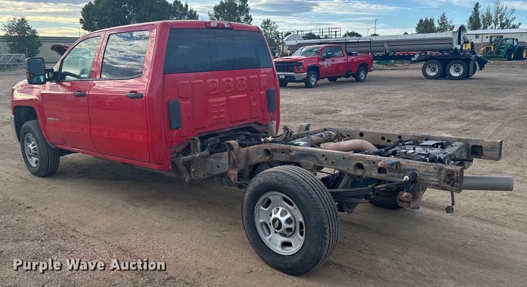 image for item DX3560 2019 Chevrolet  Silverado 2500HD Double Cab pickup truck cab and chassis